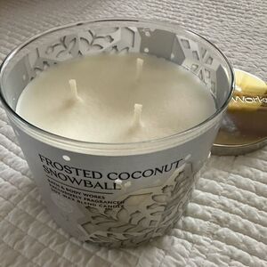 Candle Bath & Body Works 3 Wick Scented Frosted Coconut Snowball